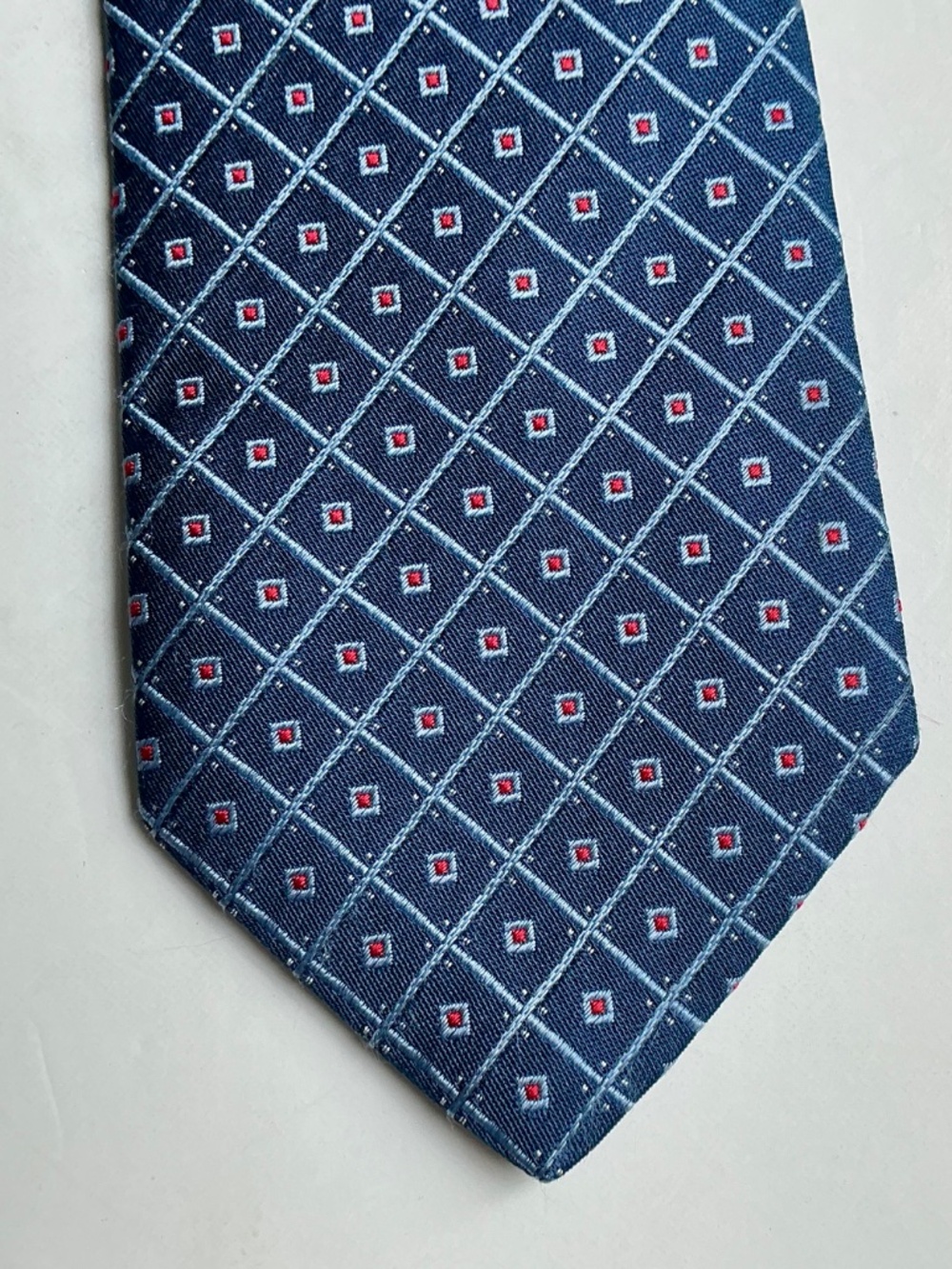 HUGO BOSS blue colour , red motifs elegant all Silk tie made in Italy 🇮🇹